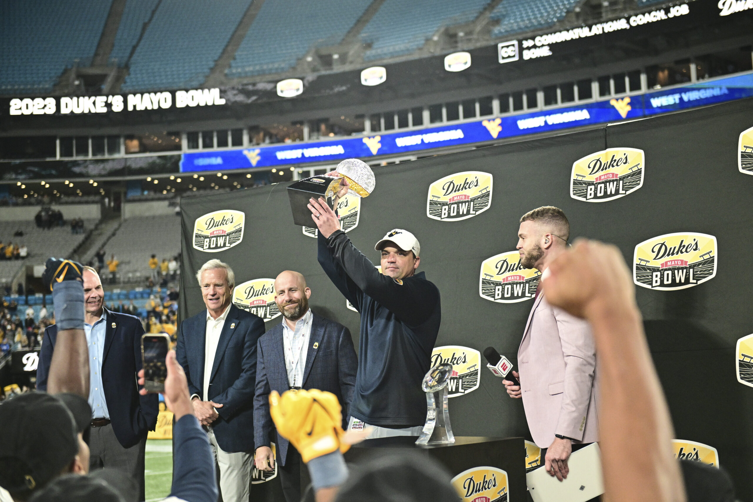 Defense and special teams lead WVU to Duke's Mayo Bowl victory over North Carolina, 30-10
